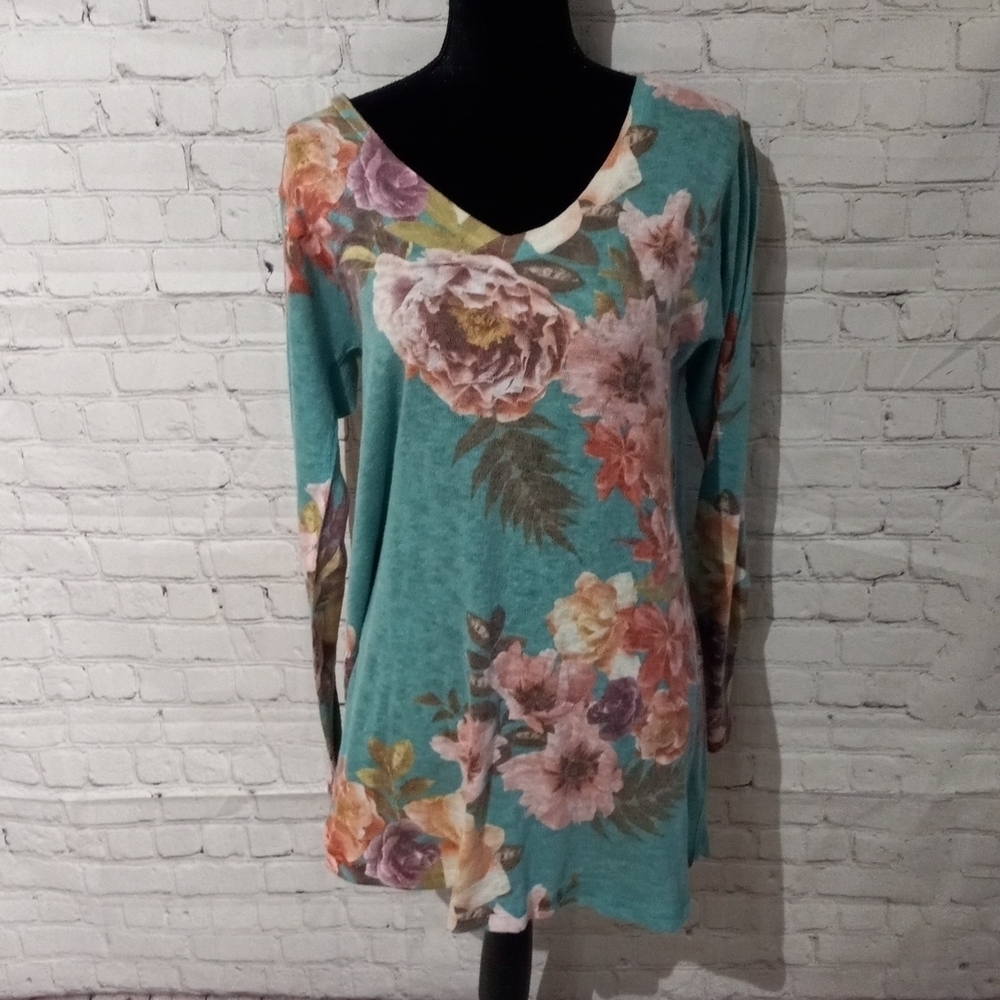 SOFT SURROUNDINGS large floral thin top